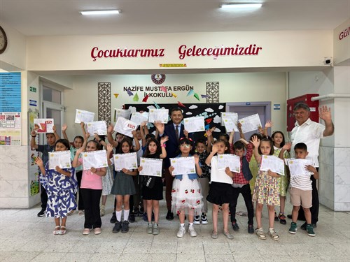 Kaymakam Bilici Miniklerin Karne Sevincine Ortak Oldu